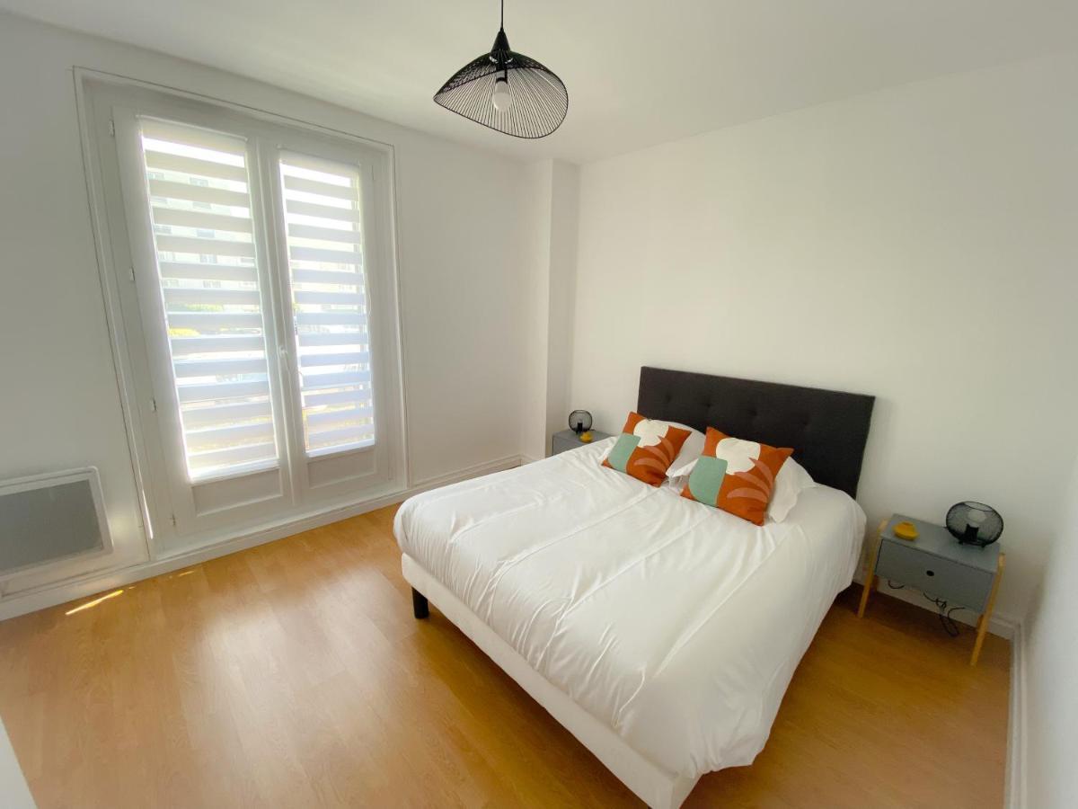 Le Familial Apartment Calais Bagian luar foto
