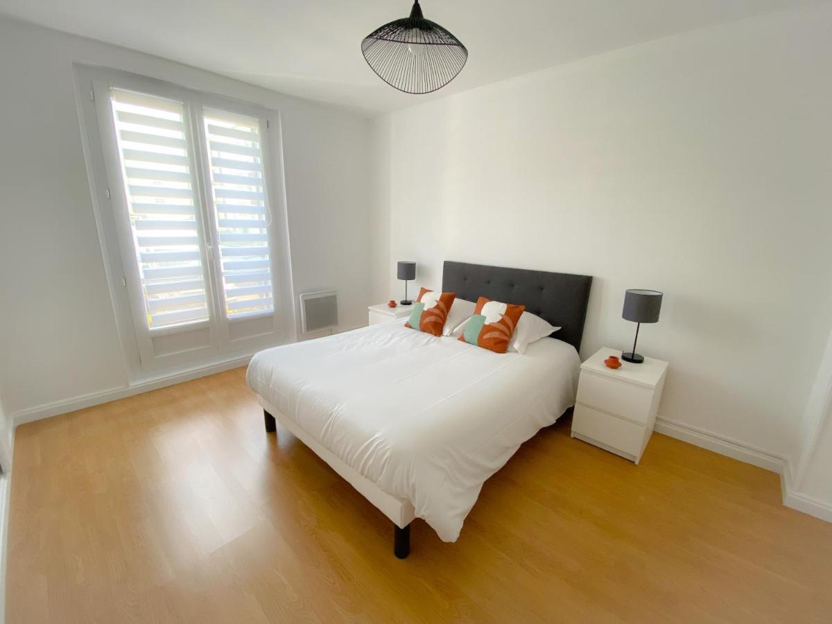Le Familial Apartment Calais Bagian luar foto