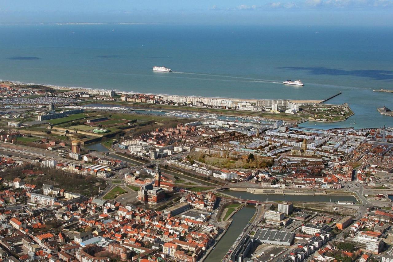 Le Familial Apartment Calais Bagian luar foto