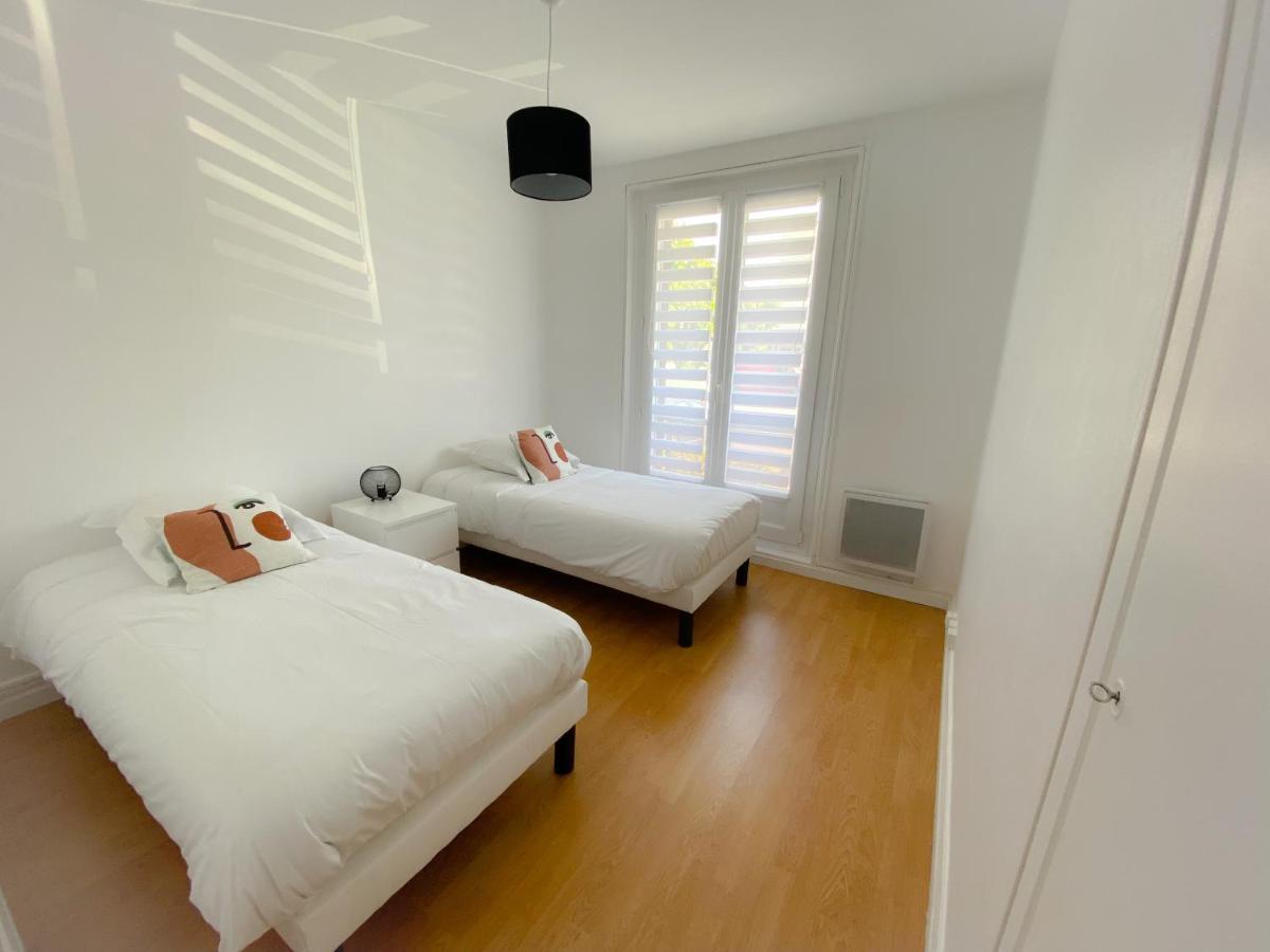 Le Familial Apartment Calais Bagian luar foto